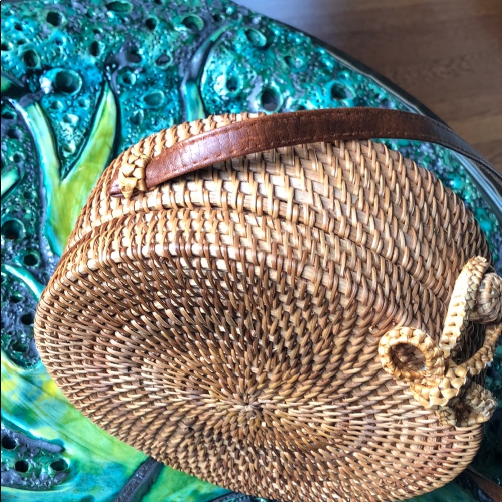 Gently used round rattan shoulder bag - Picture 4 of 4